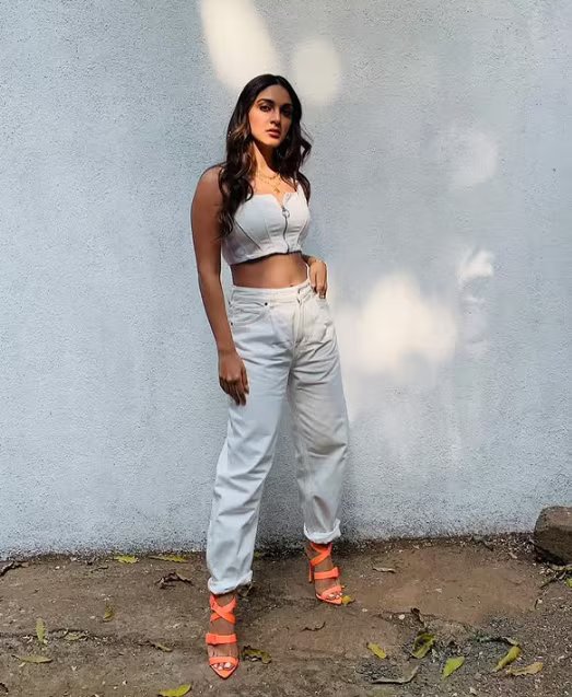 समर सीजन में दिखना है कूल? तो अपने वॉर्डरोब को दें नया ट्विस्ट, ये सेलिब्रिटी लुक्स हैं सबसे बेस्ट