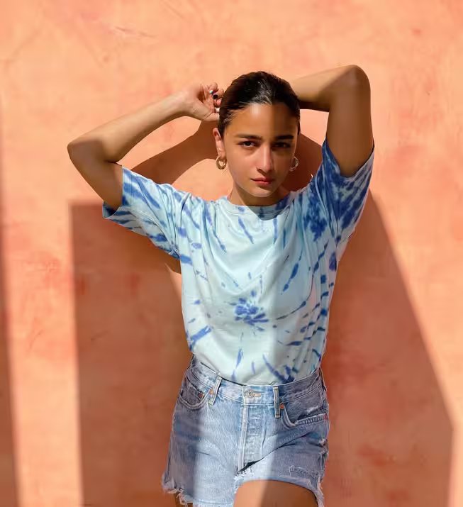 समर सीजन में दिखना है कूल? तो अपने वॉर्डरोब को दें नया ट्विस्ट, ये सेलिब्रिटी लुक्स हैं सबसे बेस्ट