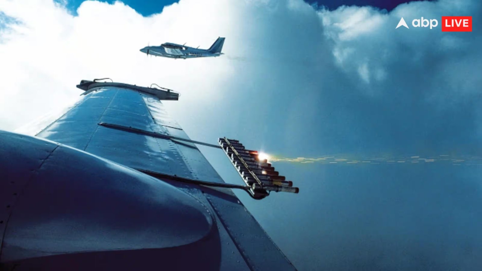 क्लाउड सीडिंग से बादलों को बरसने के लिए धक्का जैसा दिया जाता है