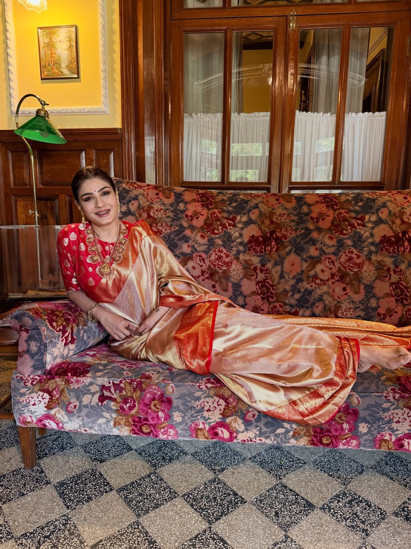 शर्ट पकड़ा और बाहर धकेल दिया...', रवीना टंडन का खुलासा, घर में घुस गया था अनजान शख्स