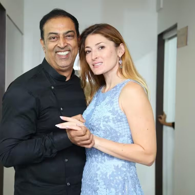 छह साल में ही टूटी तब्बू की बहन से शादी, फिर इस रशियन मॉडल संग लिए सात फेरे, बेहद फिल्मी है टीवी के 'हनुमान' की लव स्टोरी