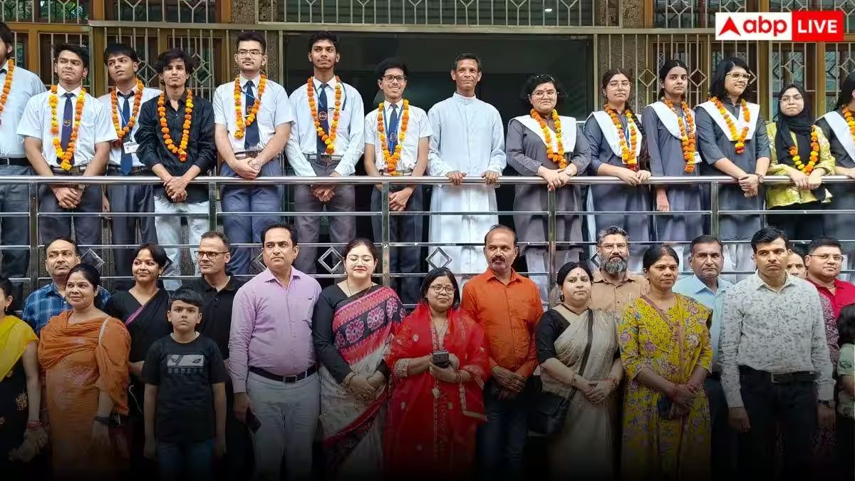 CBSE 12th Result 2026: सीबीएसई 12वीं के नतीजों में बाराबंकी के छात्रों की बड़ी सफलता, स्कूलों में जश्न का माहौल