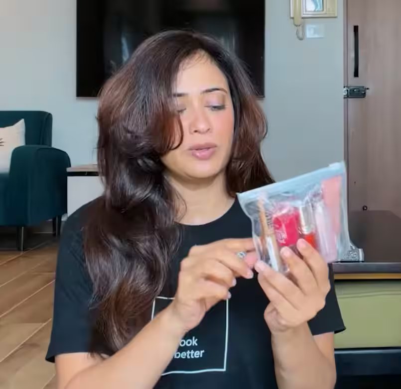 मैं ब्रांड्स नहीं खरीदती... ये यूजलेस', करोड़ों की मालकिन होकर भी सिंपल लाइफ जीती हैं श्वेता तिवारी, बैग में रखती हैं ये चीजें