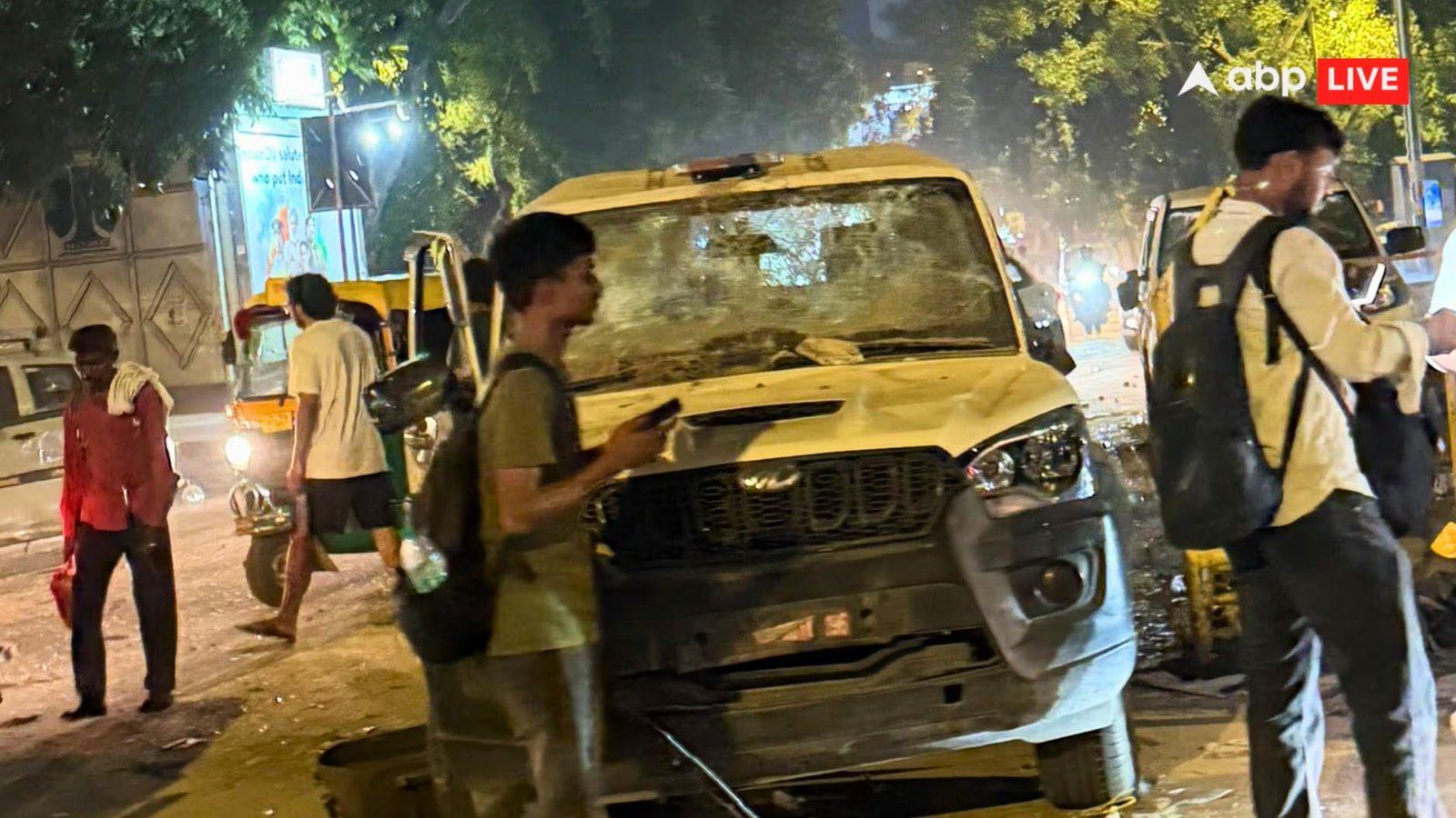दिल्ली के मेट्रो स्टेशन समेत कई सड़कें बंद रहीं