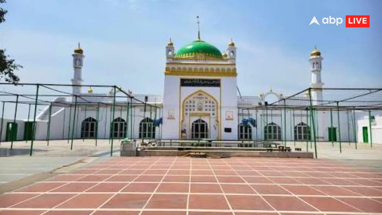 मुस्लिम पक्ष की मांग है कि मस्जिद को ऐतिहासिक और वैध मस्जिद माना जाए