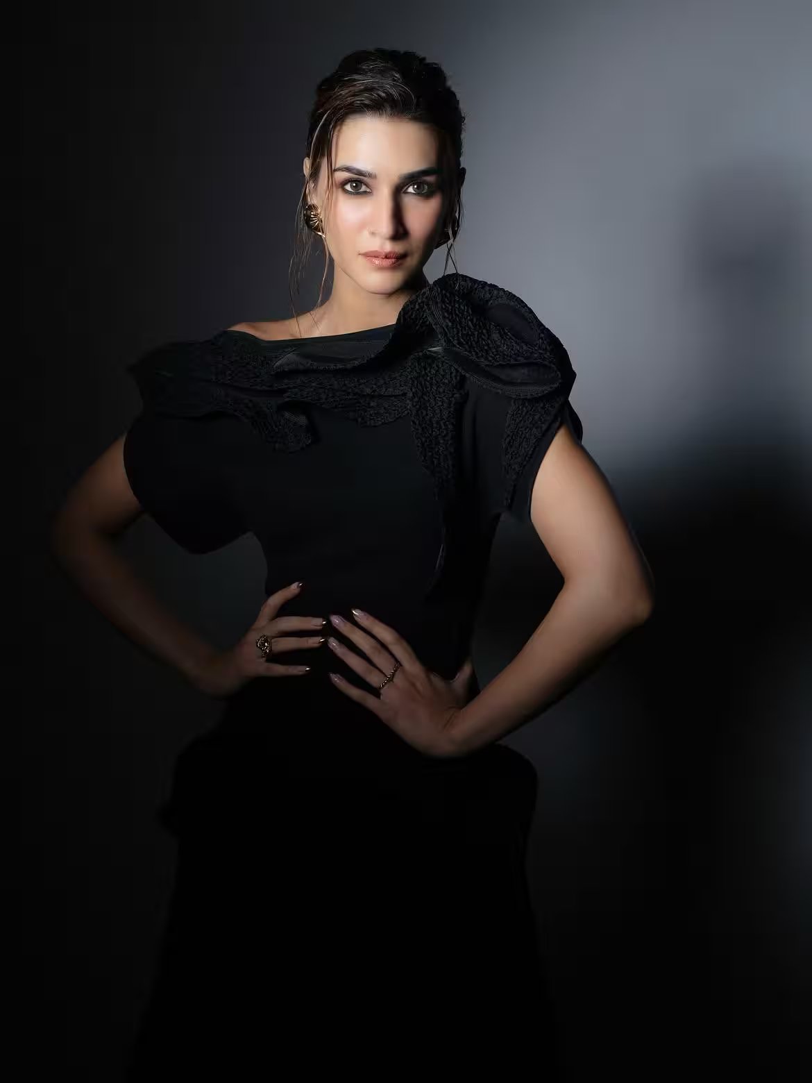 Kriti Sanon Birthday: 84 करोड़ का घर, एक से बढ़कर एक लग्जरी गाड़ियां, जानें कितनी अमीर हैं कृति सेनन?