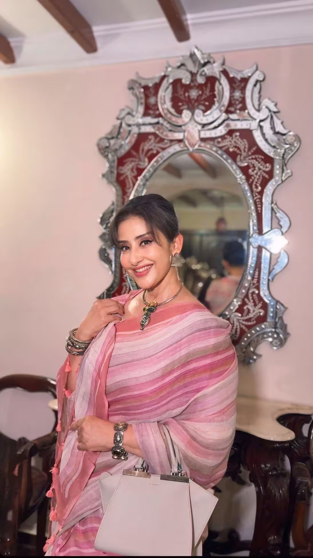 56 की उम्र में सिंगल हैं मनीषा कोइराला, जानें अब फिल्मों से दूर क्या कर रही हैं एक्ट्रेस