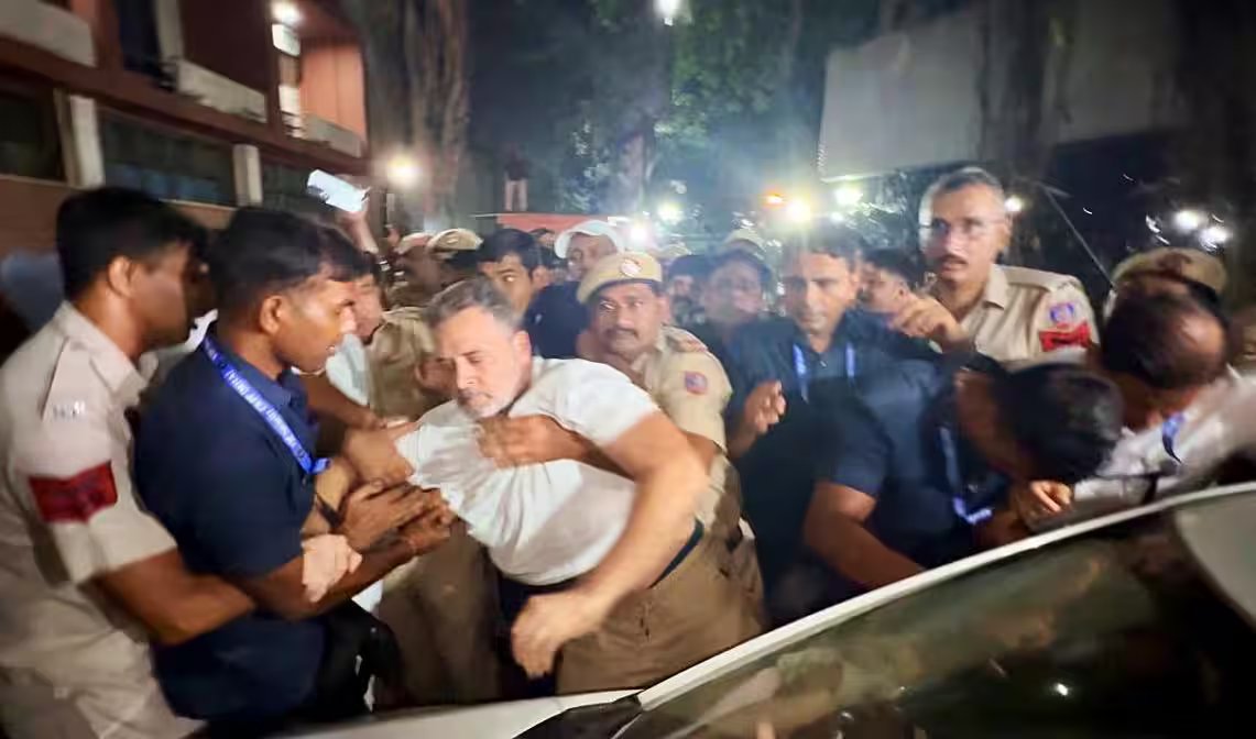 9 घंटे हाई वोल्टेज ड्रामा और 2 घंटे की हिरासत..., दिनभर चले राहुल के प्रदर्शन में क्या-क्या हुआ?