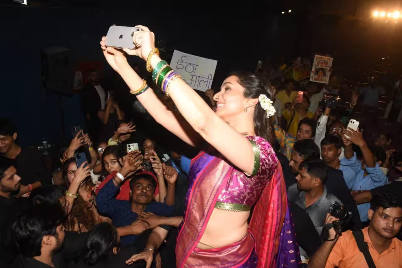 श्रद्धा कपूर ने निकाली 'ईठा' की रथ यात्रा, नौवारी साड़ी में छा गईं एक्ट्रेस, ट्रेलर लॉन्च से सामने आई तस्वीरें
