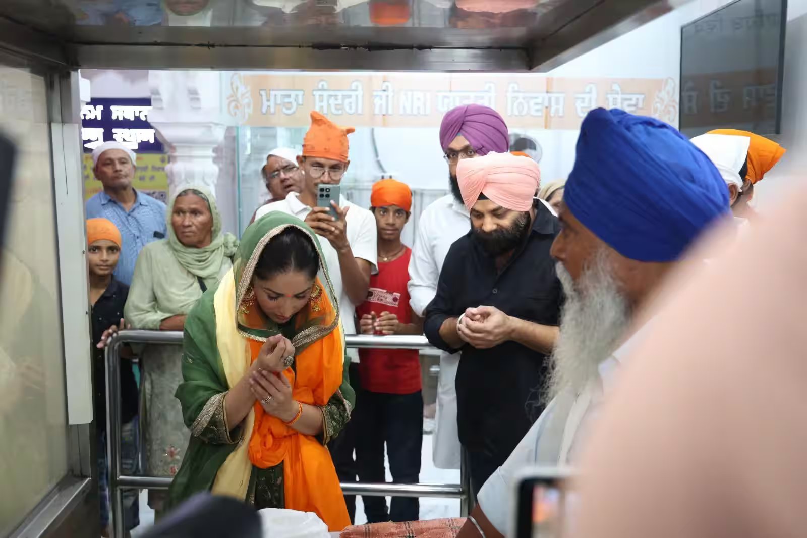 ‘नई नवेली’ की रिलीज से पहले पटना पहुंचीं यामी गौतम, गुरुद्वारे में टेका मत्था