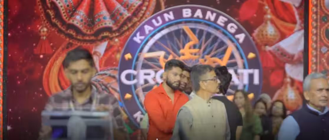 कंट्रोल रूम से हॉट सीट तक, ऐसा दिखता है अमिताभ बच्चन के KBC का सेट, देखें Inside फोटोज