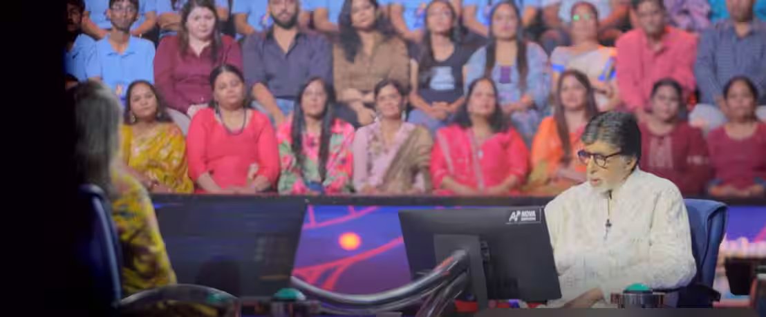 कंट्रोल रूम से हॉट सीट तक, ऐसा दिखता है अमिताभ बच्चन के KBC का सेट, देखें Inside फोटोज