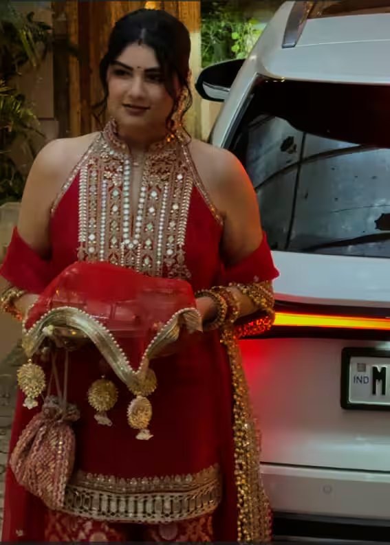 पहले करवा चौथ पर दुल्हन की तरह सजीं अंशुला कपूर, शिल्पा शेट्टी-मीरा राजपूत ने साड़ी में ढाया कहर